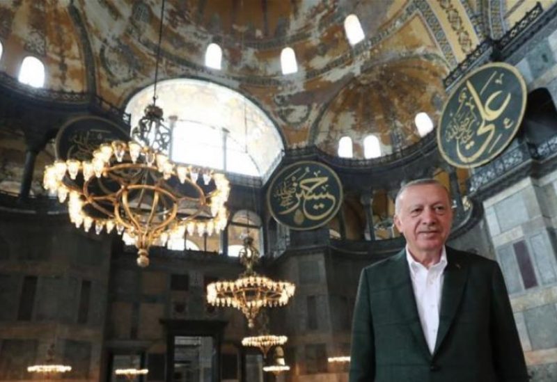 اردوغان يشارك في أول صلاة في مسجد آيا صوفيا