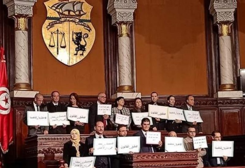 اعتصام على منصة البرلمان التونسي