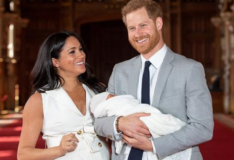الأمير هاري وزوجته ميغان ماركل وابنهما