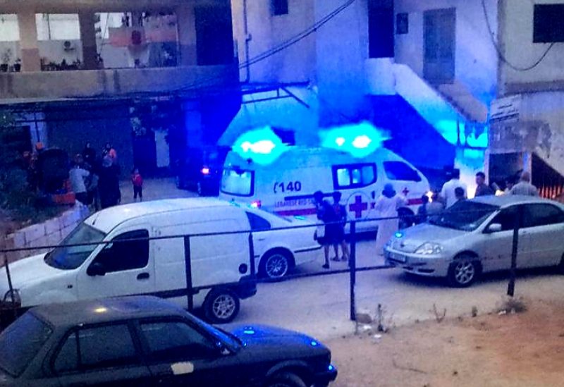الصليب الاحمر نقل عامل تنظيفات من برقايل