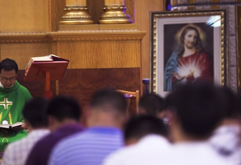 بكين تجبر المسيحيين على إزالة الرموز الدينية من منازلهم