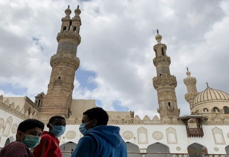 تراجع في إصابات كورونا بمصر