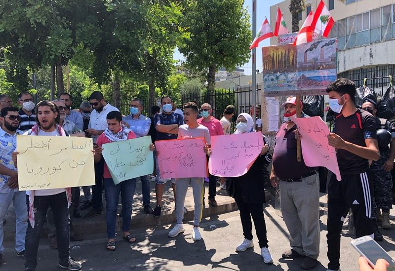 حراك صيدا في وقفة تحذيرية أمام البلدية