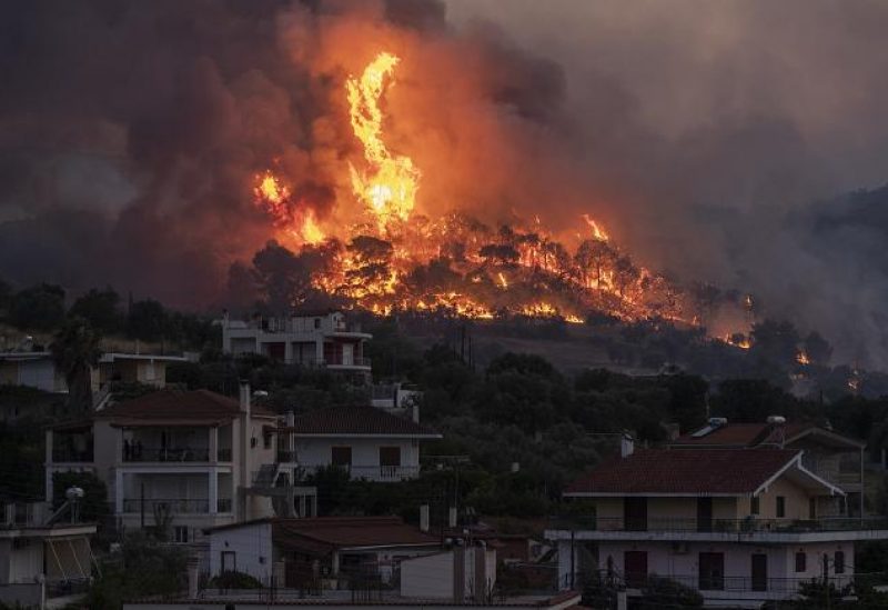 حريق في كورينثوس اليونانية