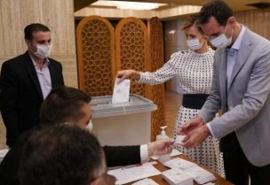 رئيس النظام بشار الأسد وزوجته