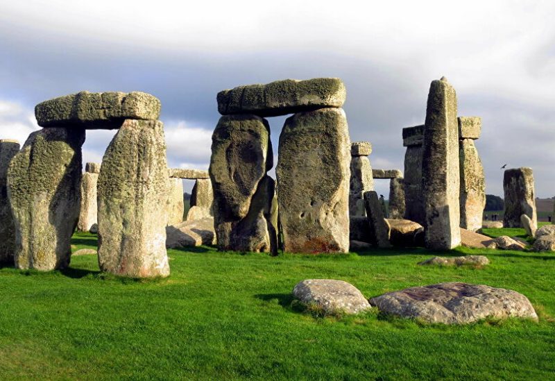صخور ستونهنج الشهيرة في انجلترا
