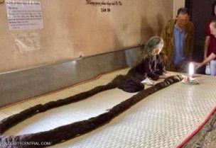 عجوز فيتنامية يبلغ طول شعرها أكثر من 6 أمتار