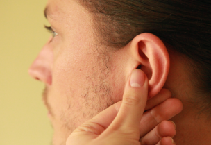 فوائد تدليك الأذن