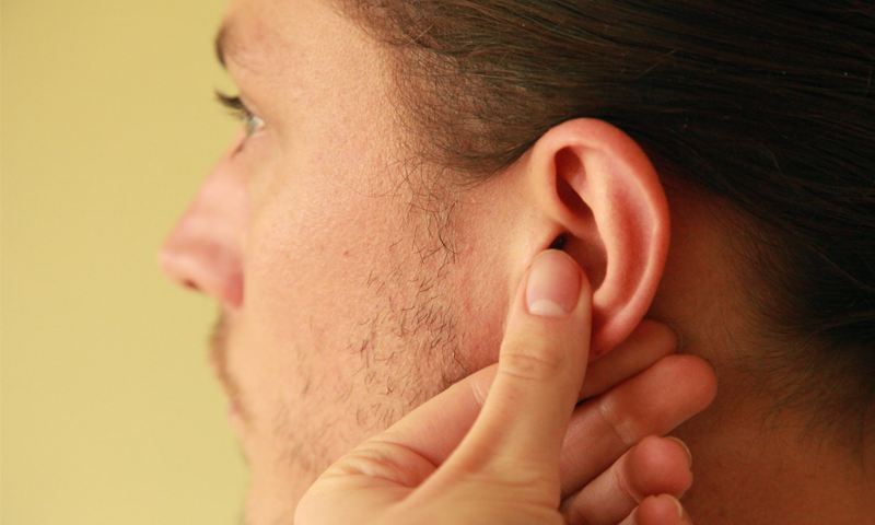 فوائد تدليك الأذن