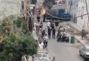 محتجون اغلقوا المدخل الجنوبي لمخيم عين الحلوة