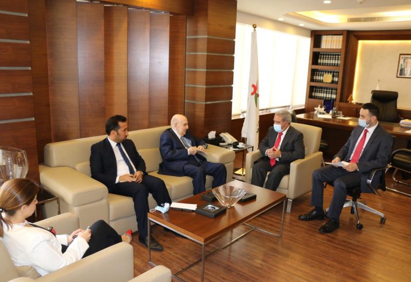 من اجتماع الوزير مشرفية مع مساعد الجامعة الدول العربية