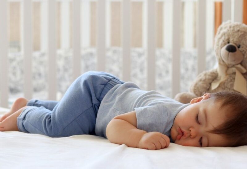 نوم الرضيع على بطنه له فوائد عديدة