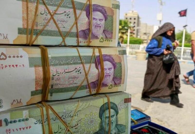 هبوط قياسي للريال الإيراني أمام الدولار
