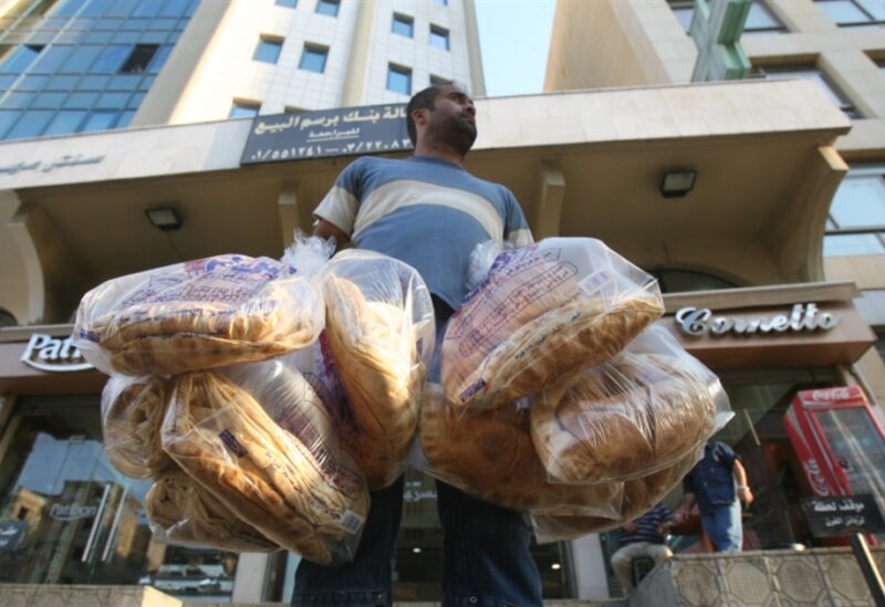 مخاوف من عدم دعم مصرف لبنان للوقود والقمح والدواء لأكثر من 3 أشهر أخرى