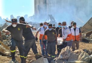 فرق الإنقاذ تنتشل جثث ضحايا مرفأ بيروت
