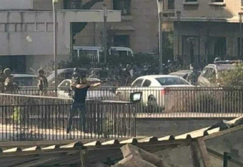 حرس المجلس يطلق الرصاص الحي على المتظاهرين