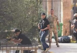 عناصر أمنية بلباس مدني تطلق النار على المتظاهرين
