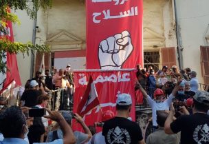الثوار يقتحمون وزارة الخارجية