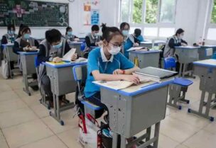 أرشيفة تلاميذ بإحدى مدارس ووهان الصينية