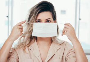 ارتداء الكمامة للوقاية من كورونا