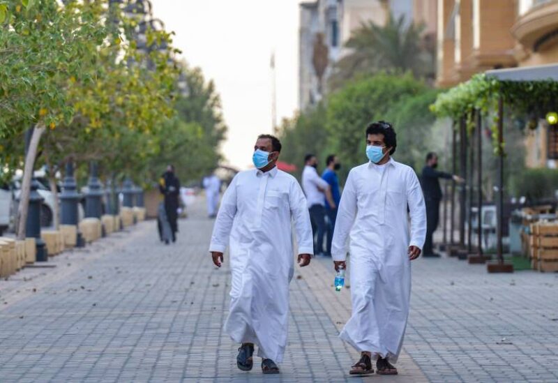 تراجع الإصابات والوفيات اليومية بكورونا في السعودية