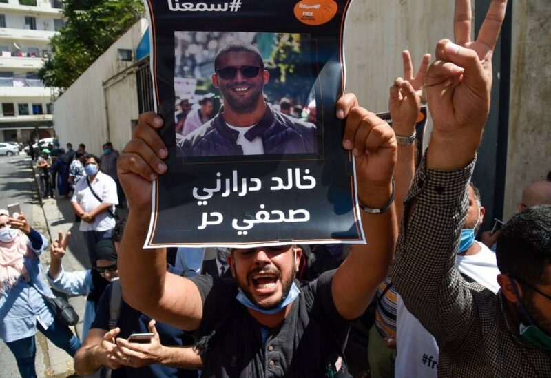 العفو الدولية تدعو الجزائر الى وقف المضايقات ضد الصحافيين