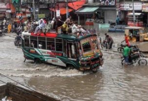 الفيضانات تحتجز 2 مليون شخص بكراتشي