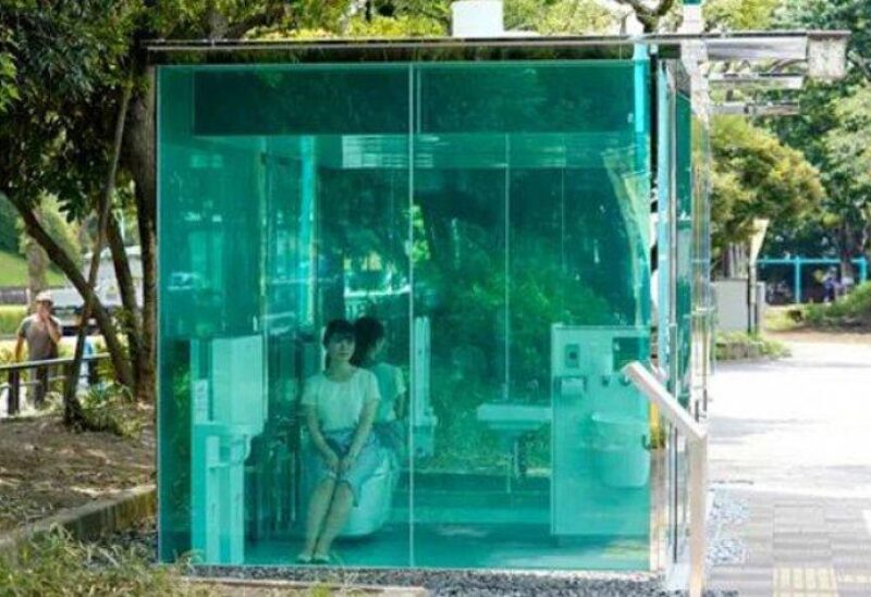 حمامات ذكية شفافة بحدائق اليابان