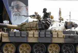 دبابة إيرانية - أرشيفية