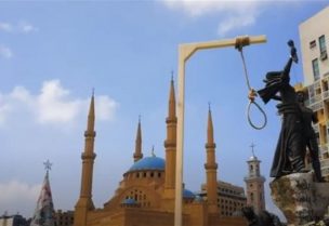 رفع مشنقة في ساحة الشهداء