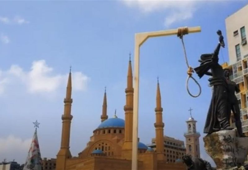 رفع مشنقة في ساحة الشهداء