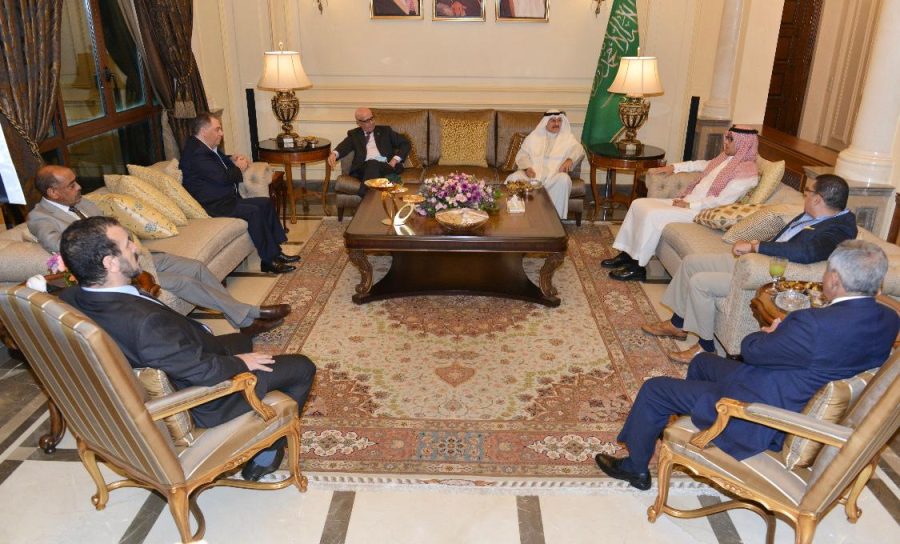 سفير المملكة في لبنان يقيم مأدبة عشاء للسفراء العرب