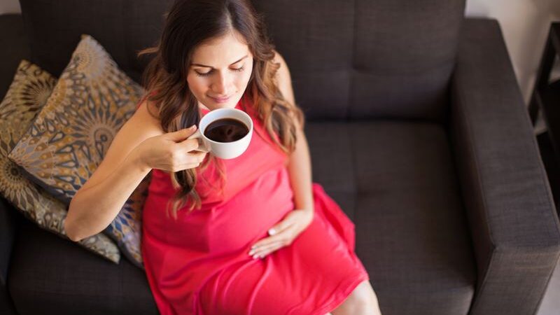 شرب القهوة لها تأثير خطير على صحة المرأة الحامل