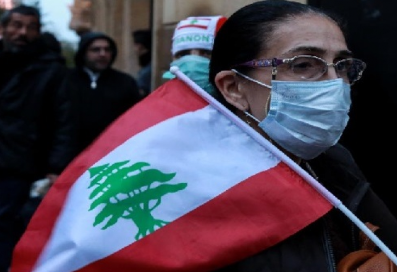 لبنانية ترتدي كمامة - تعبيرية