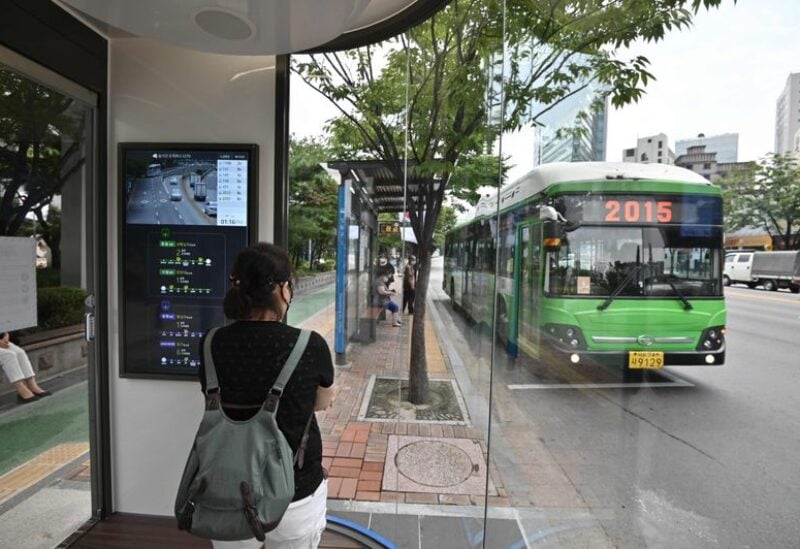 موقف حافلات ذكي لكبح كورونا في كوريا الجنوبية