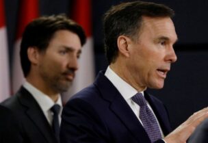وزير المالية الكندي يستقيل من منصبه بسبب خلاف مع ترودو.
