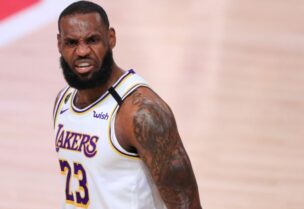 جيمس وأنتيتوكونمبو ضمن تشكيلة الفريق الأول لـ"NBA"