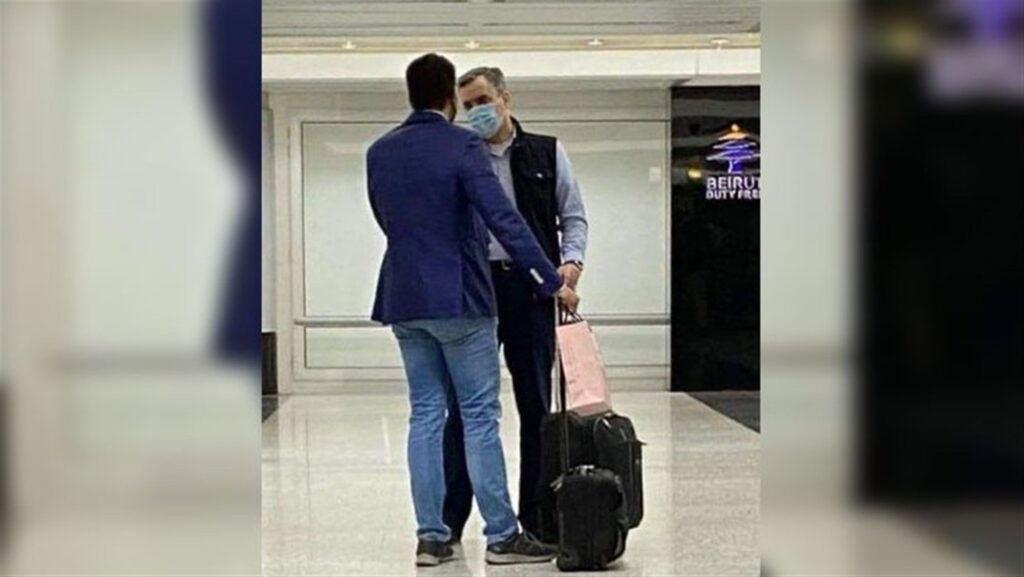 مصطفى أديب في مطار بيروت
