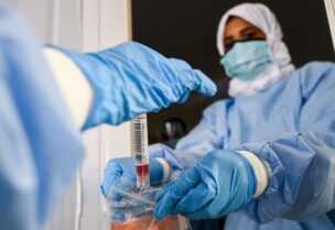 الإمارات تتوسع في فحوصات كورونا