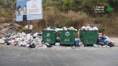 النفايات تجتاح الطرق في اقليم الخروب