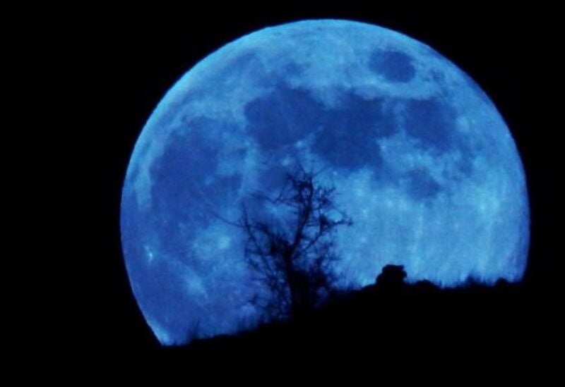 ظاهرة القمر الأزرق