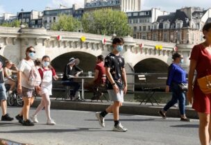 فرنسا باتت تسجل إصابات مرتفعة بكورونا