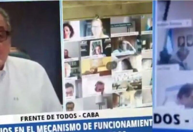 نائب أرجنتيني يقبّل صدر زوجته خلال جلسة برلمانية إفتراضية