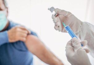 التجارب مستمرة للوصول إلى لقاح كورونا