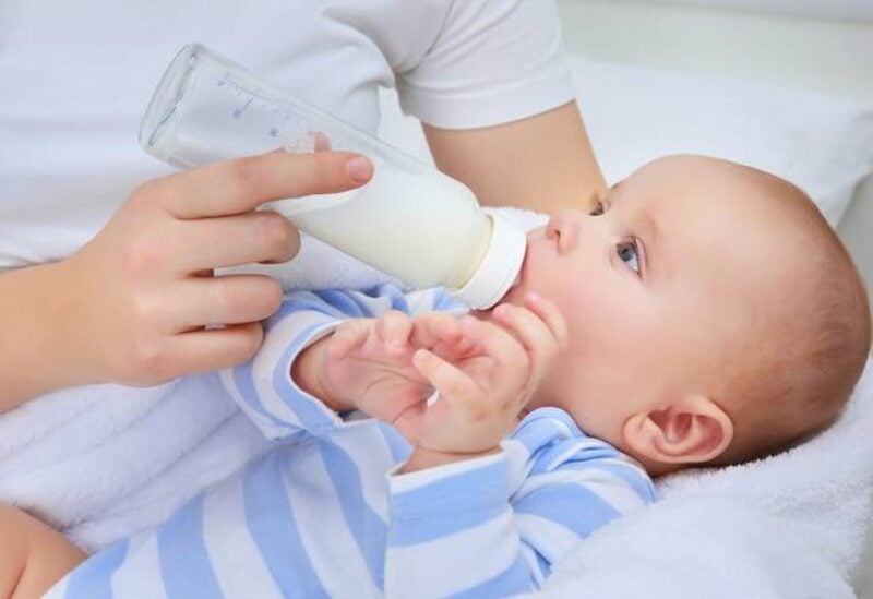 تحذير من خطورة زجاجة الرضاعة على صحة الأطفال