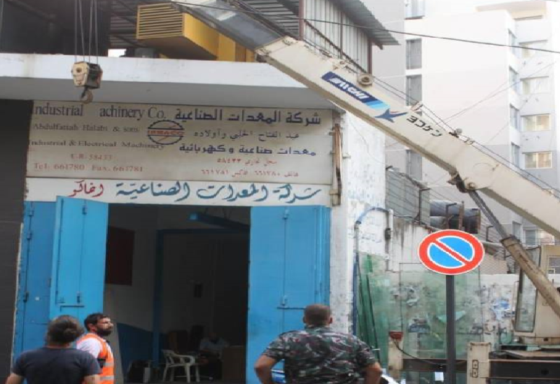 مصادرة براميل وخزانات مازوت مخزنة على سطح مبنى في "طريق الجديدة"