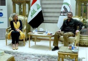لقاء ممثلة بعثة الأمم المتحدة بالعراق بقيادي في الحشد الشعبي