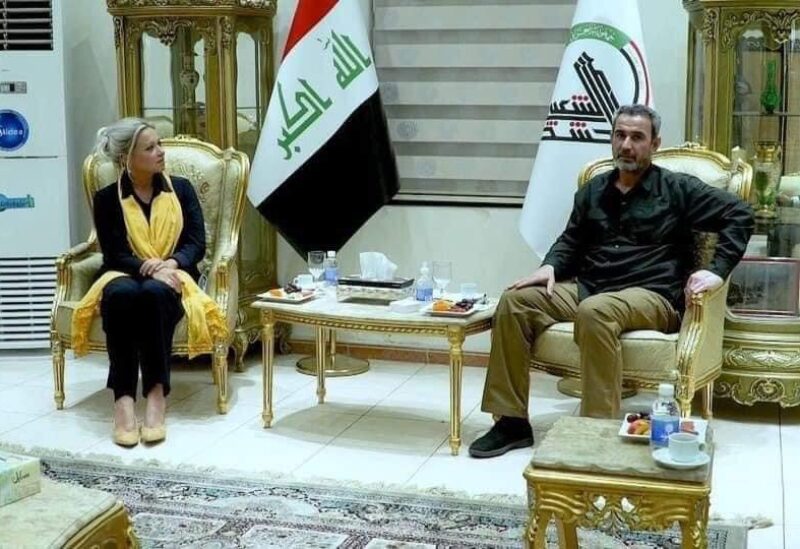 لقاء ممثلة بعثة الأمم المتحدة بالعراق بقيادي في الحشد الشعبي