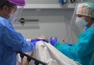 إن الأفضل لمرضى فيروس كورونا المستجد النوم على بطونهم