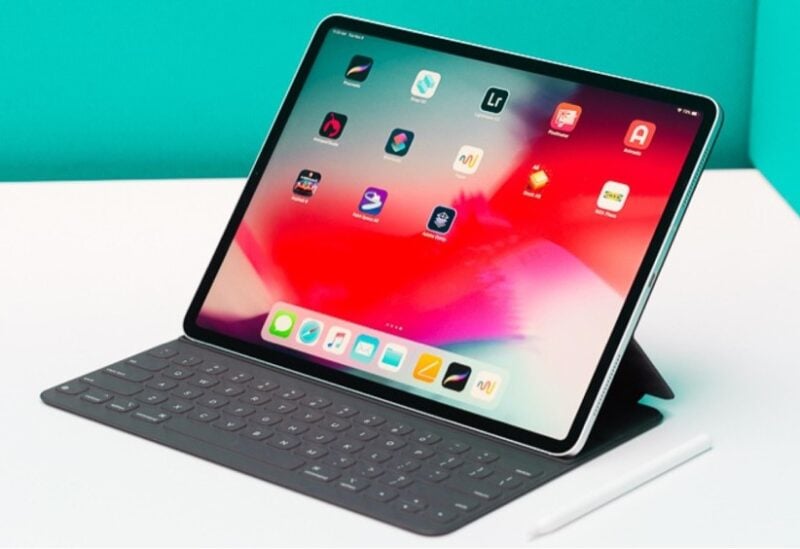 مراهقة يمارس مقدم  تقدم شركة “Zag” لوحة مفاتيح جديدة لأجهزة “iPad”